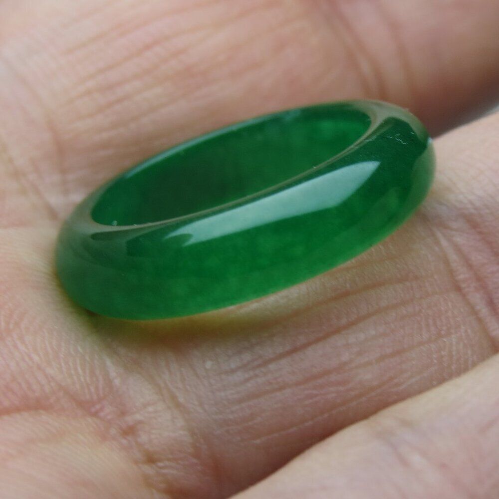 Title Natural Jade Ring Beautifuly Hand carved